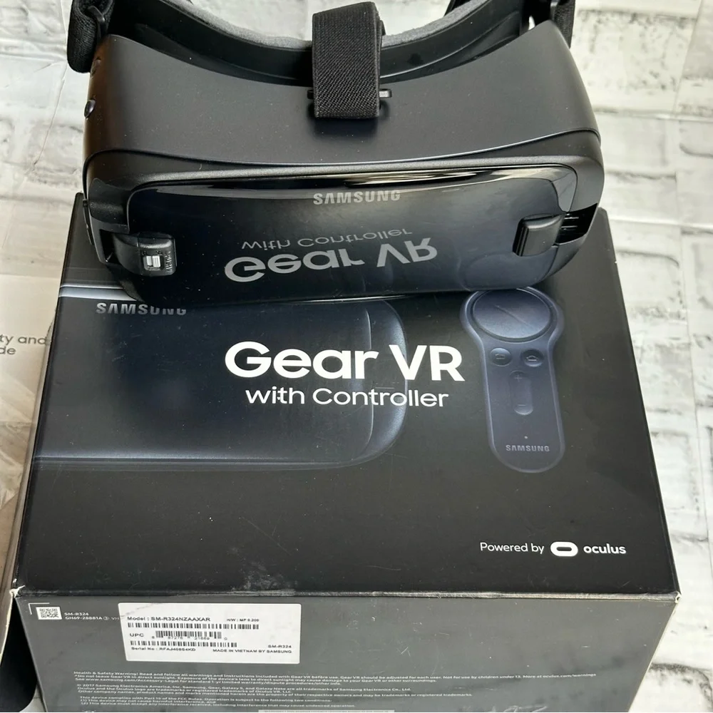 Samsung Gear VR with Controller - Black